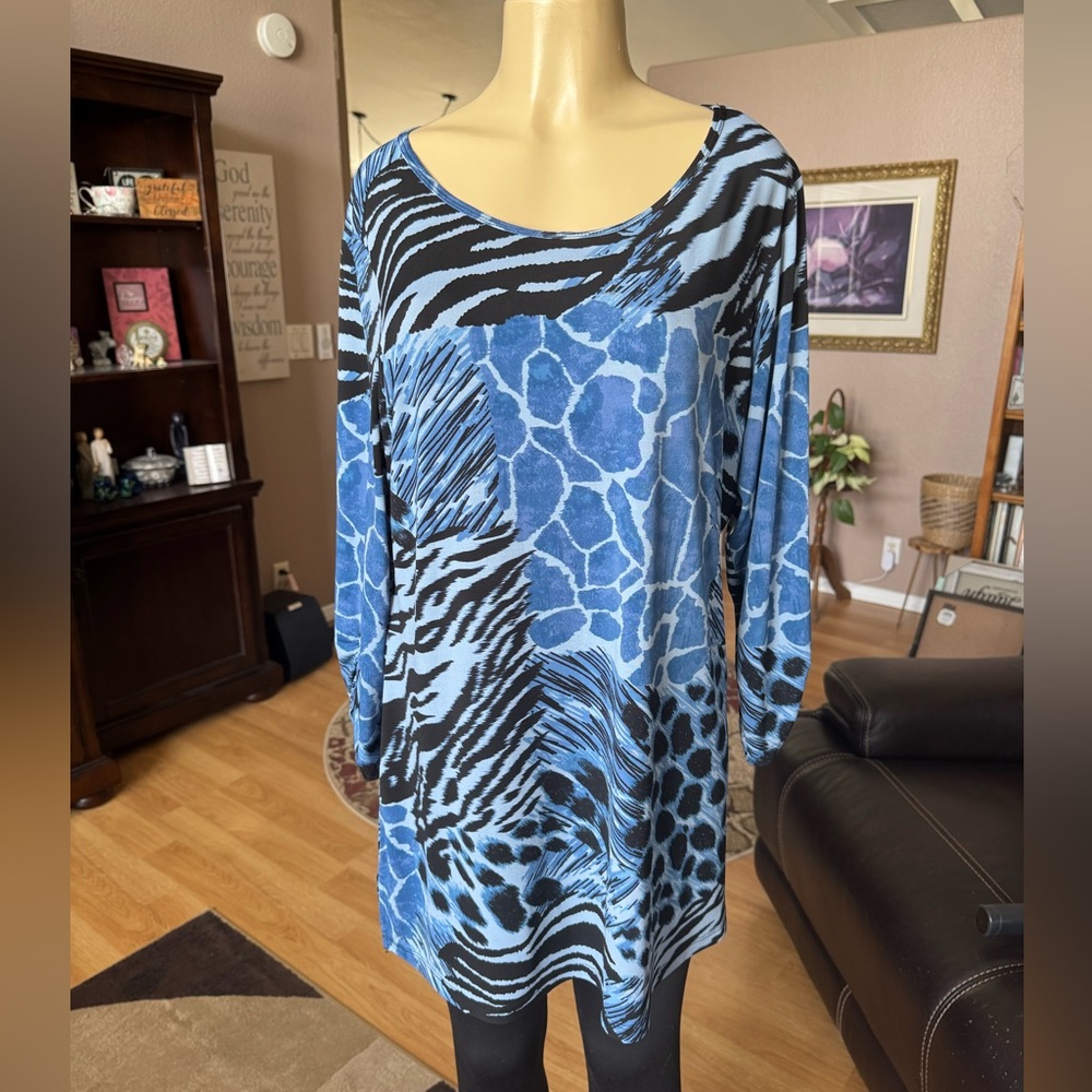 Susan Graver blue & black animal print long scrunched sleeves tunic-size XL